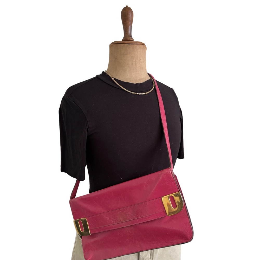 Chic Pink Shoulder Bag with Gold Accents